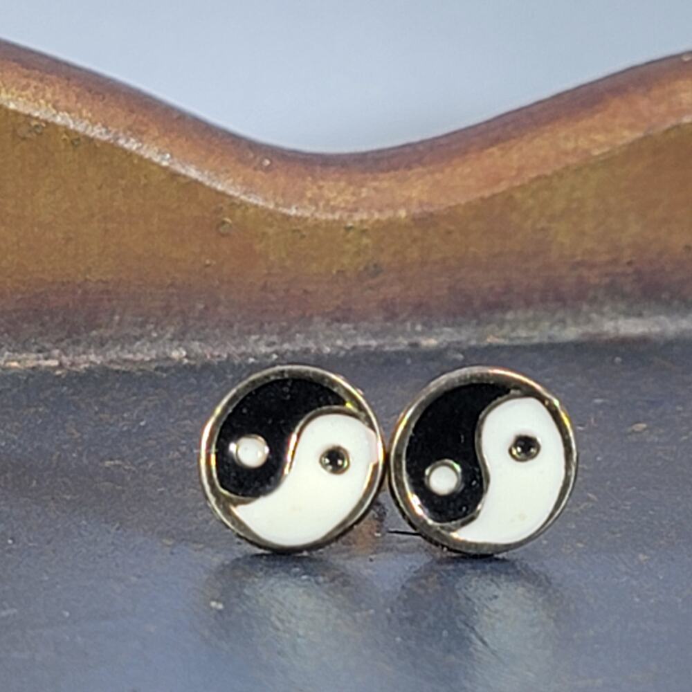Yin Yang Enamel Stud Earrings with Gold-tone Detailing, Modern Minimalist Design